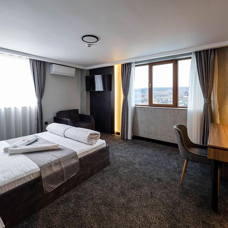 Hotel Elit Pernik Exteriör bild
