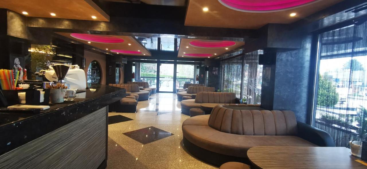 Hotel Elit Pernik Exteriör bild