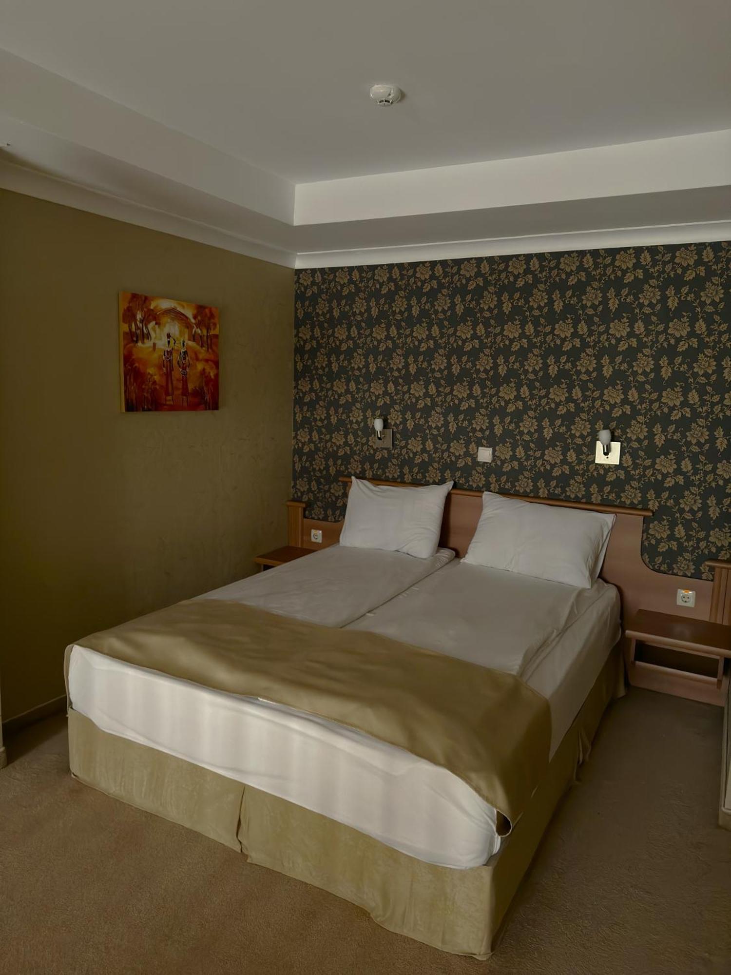 Hotel Elit Pernik Exteriör bild