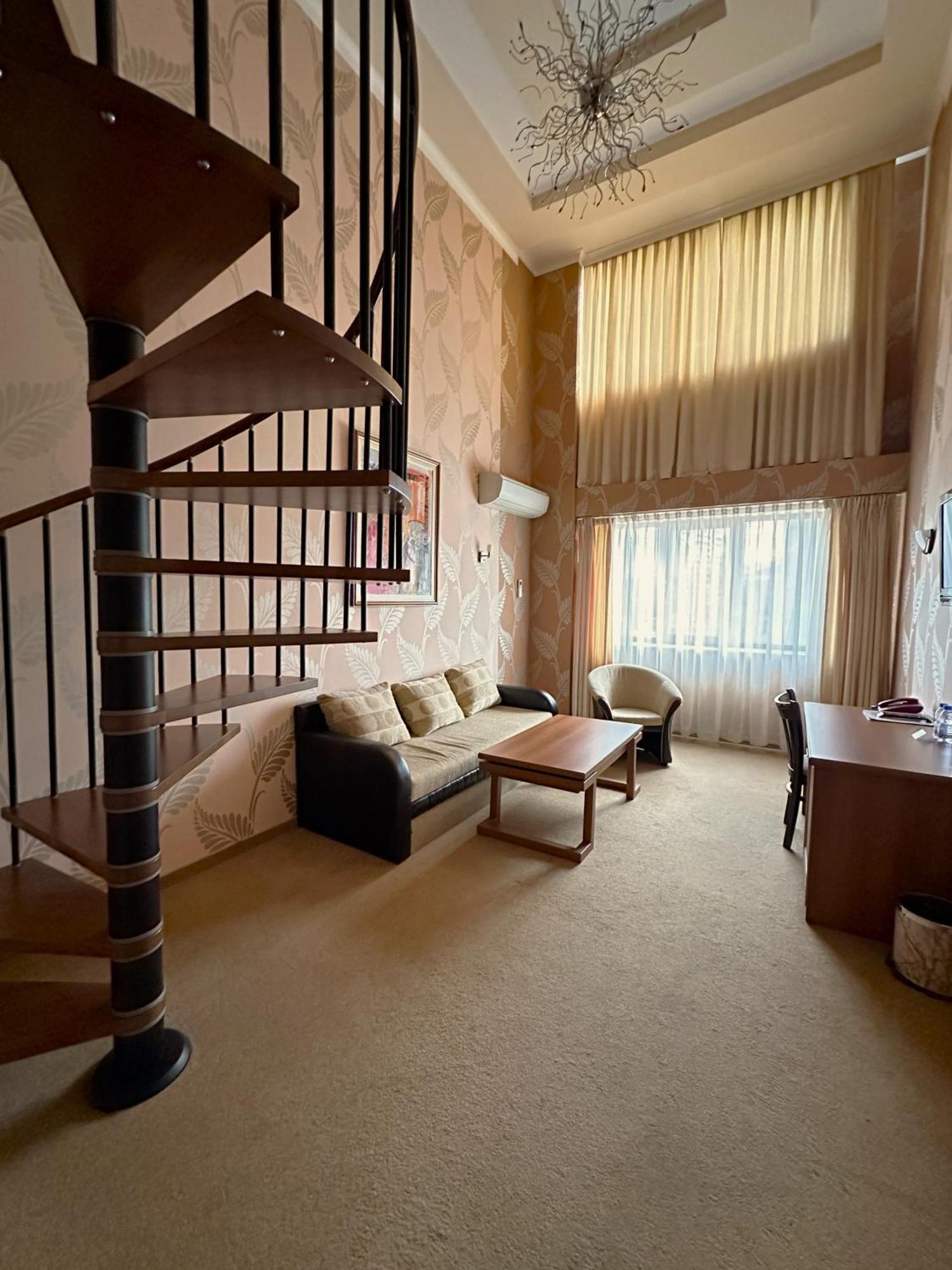 Hotel Elit Pernik Exteriör bild
