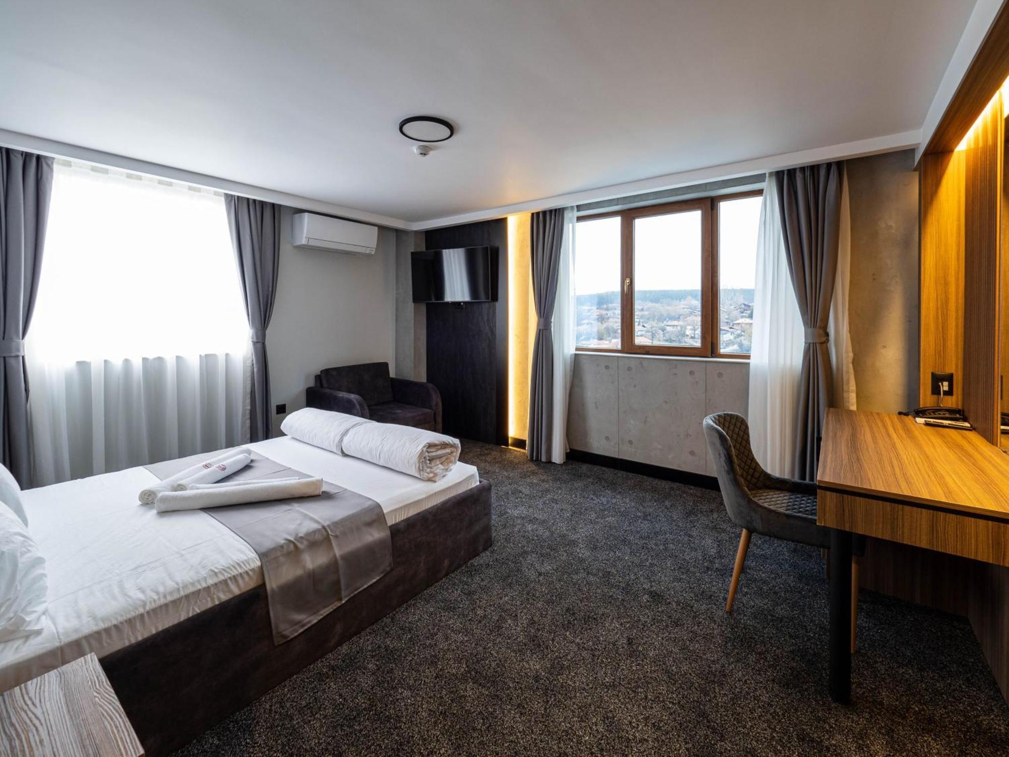 Hotel Elit Pernik Exteriör bild