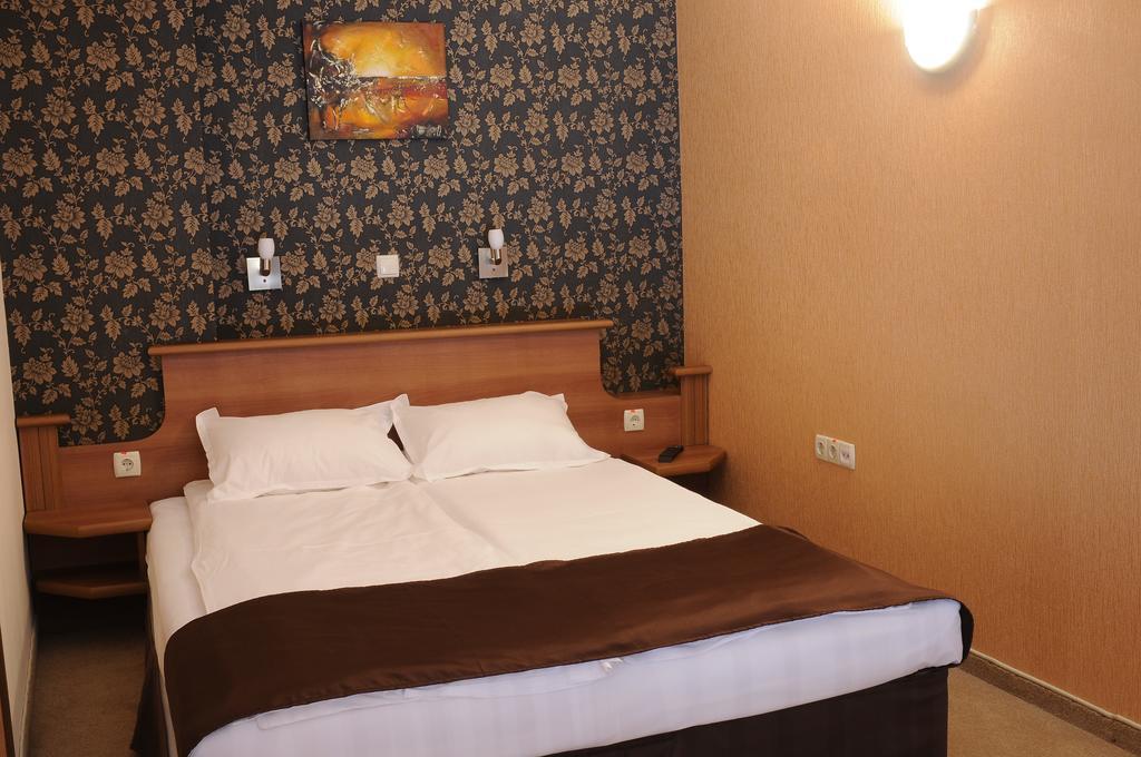 Hotel Elit Pernik Exteriör bild