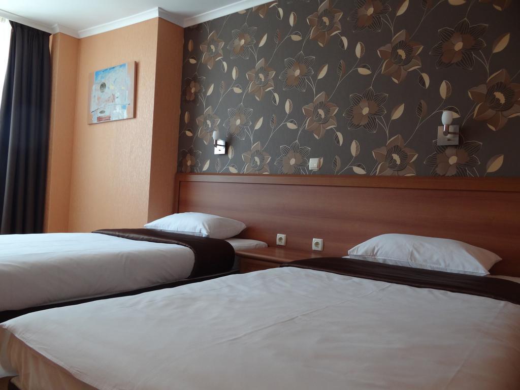 Hotel Elit Pernik Exteriör bild