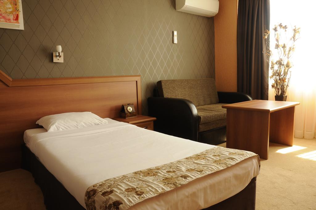 Hotel Elit Pernik Exteriör bild
