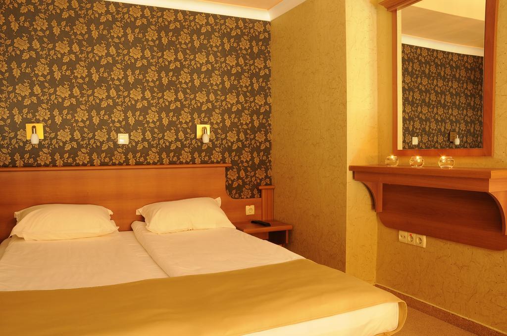 Hotel Elit Pernik Exteriör bild